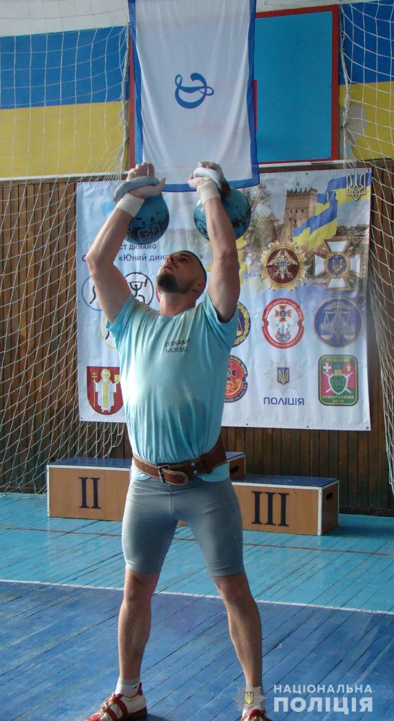 Як волинські копи на чемпіонаті гирі тягали. ФОТО