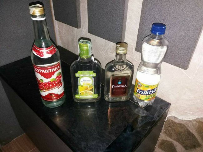 Лучанка торгувала сурогатом у власній квартирі. ФОТО. ВІДЕО