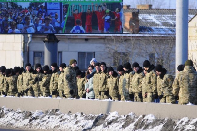 Ланцюг єдності та візок «кришталевій» жінці. Добрі новини Волині