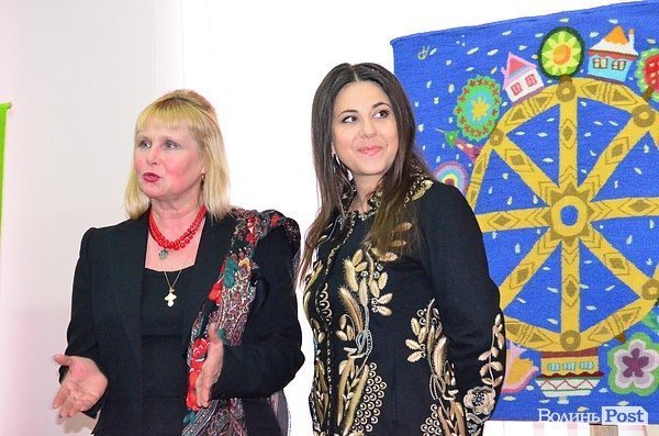 У Луцьку відкрили виставку вишивки Анжеліки Рудницької. ФОТО