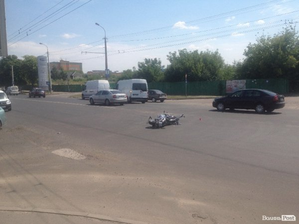 ДТП у Луцьку: бус збив мотоцикліста. ФОТО