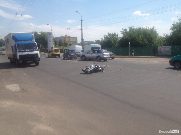 ДТП у Луцьку: бус збив мотоцикліста. ФОТО