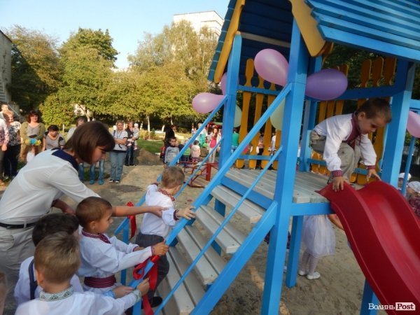 У луцькому садочку з’явився новий дитячий майданчик. ФОТО*