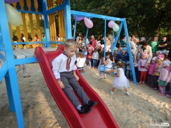 У луцькому садочку з’явився новий дитячий майданчик. ФОТО*