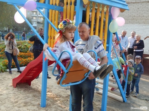 У луцькому садочку з’явився новий дитячий майданчик. ФОТО*