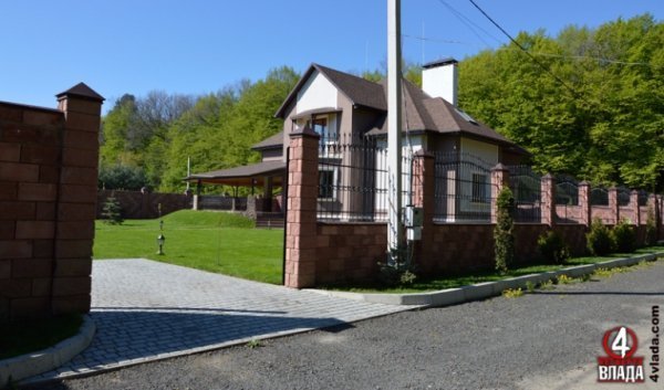 Начальник ДСНС Волині приховав у декларації розкішний маєток під виглядом довгобуду. ФОТО