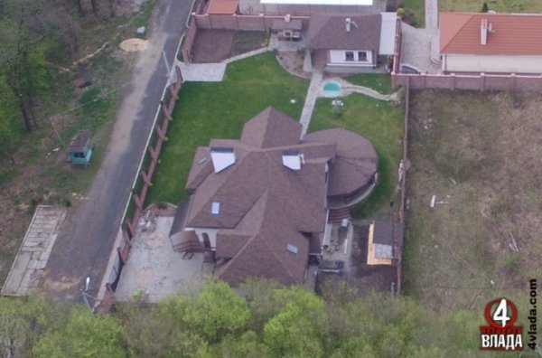 Начальник ДСНС Волині приховав у декларації розкішний маєток під виглядом довгобуду. ФОТО