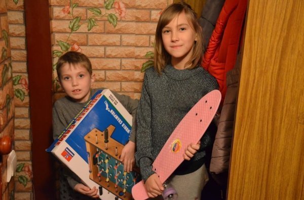 У Луцьку волонтери передали «миколайчики» для діток загиблих героїв