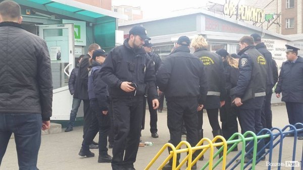 В Луцькому відділенні банку невідомий погрожував усіх підірвати. ФОТО. ВІДЕО