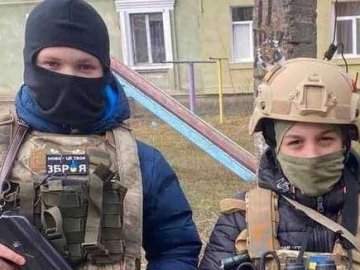 На Волині школярі щодня чергують на «блокпості» і збирають гроші для ЗСУ