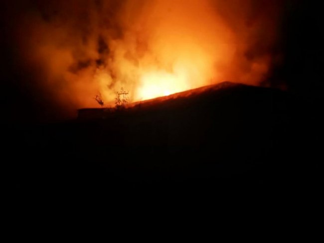 На Волині згоріло приміщення покинутої лікарні. ФОТО