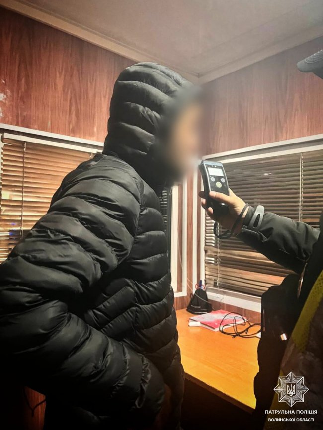 На Волині п'яний далекобійник наїхав на перешкоду та зіткнувся з іншою вантажівкою. ФОТО