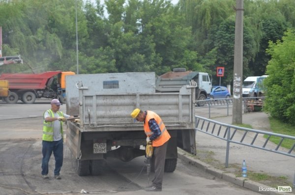 Міська влада має відмовитися від «ямкового» ремонту,  – депутати. ФОТО