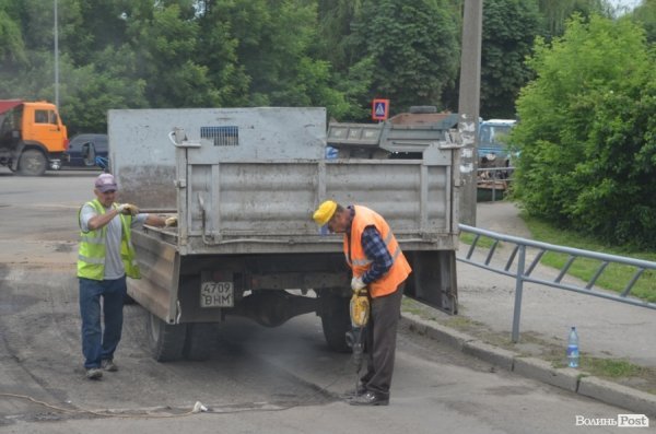 Міська влада має відмовитися від «ямкового» ремонту,  – депутати. ФОТО