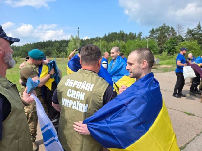 Обмін полоненими: додому повернули 25 військових, яким до 25 років