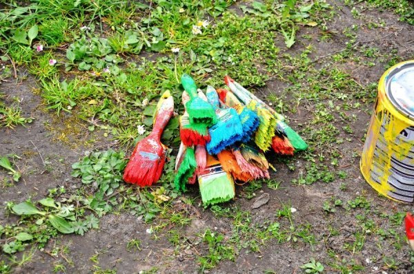 Як лучани допомогли облаштувати майданчик у дитбудинку. ФОТО