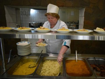 Показали, як харчуються луцькі нацгвардійці. ФОТО