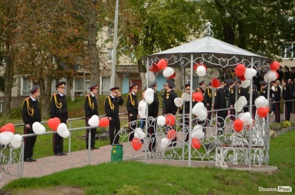 У Луцьку поряд з «Сіті-парком» відкрили Міст закоханих. ФОТО