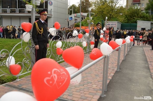 У Луцьку поряд з «Сіті-парком» відкрили Міст закоханих. ФОТО
