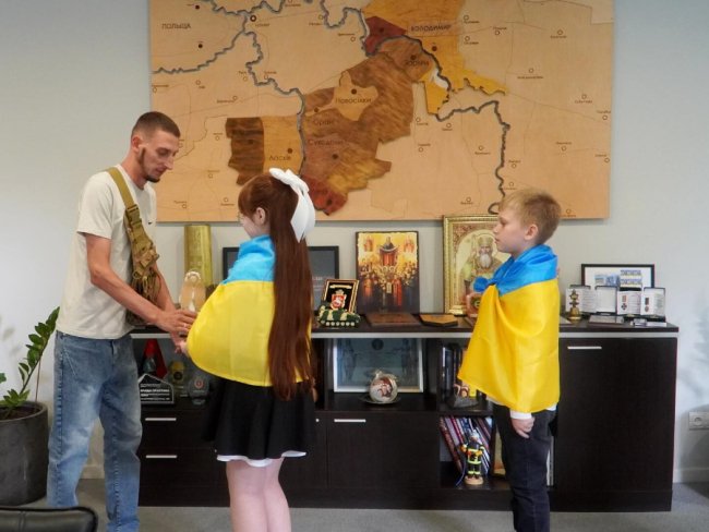 Повернувся додому в рамках обміну «1000 на 1000»: на Волині зустрілися з воїном Олександром Корнєвим