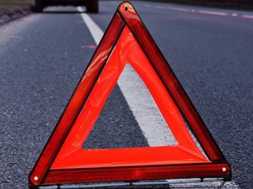 Розшукують водія, який скоїв аварію у Луцьку і втік