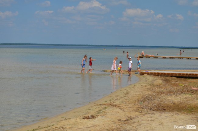 Облаштування набережної біля Світязю: останні штрихи перед стартом сезону. ФОТО