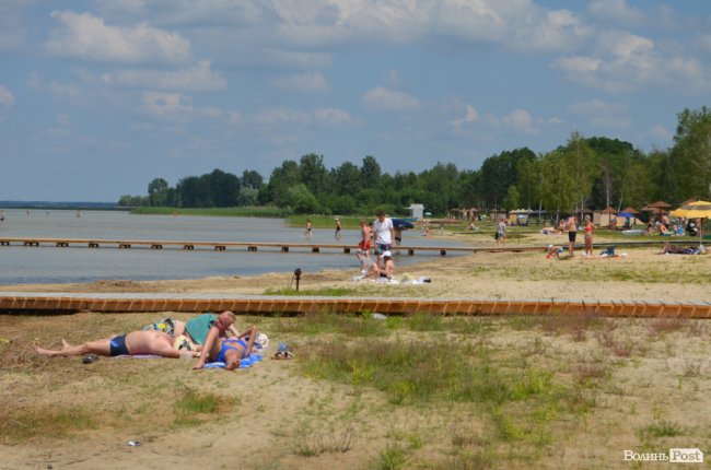 Облаштування набережної біля Світязю: останні штрихи перед стартом сезону. ФОТО