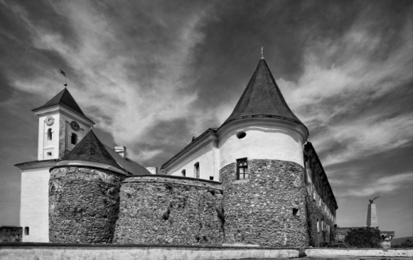 Наймістичніші замки Західної України. Моторошні історії кам'яних стін та загублених життів. ФОТО