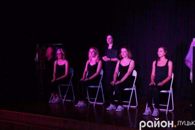 Вхід тільки жінкам: у Луцьку показали особливу виставу