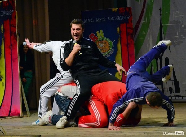 КВН у Луцьку: львівські хлопці перемогли запорізьких «гопників». ФОТО