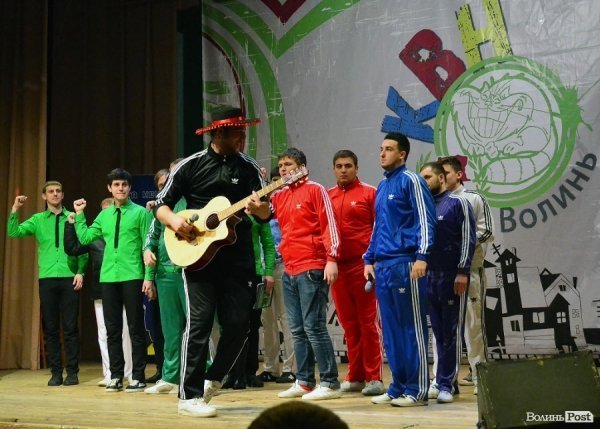 КВН у Луцьку: львівські хлопці перемогли запорізьких «гопників». ФОТО