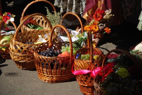 Як святили яблука та мед у луцькому Свято-Покровському храмі. ФОТО