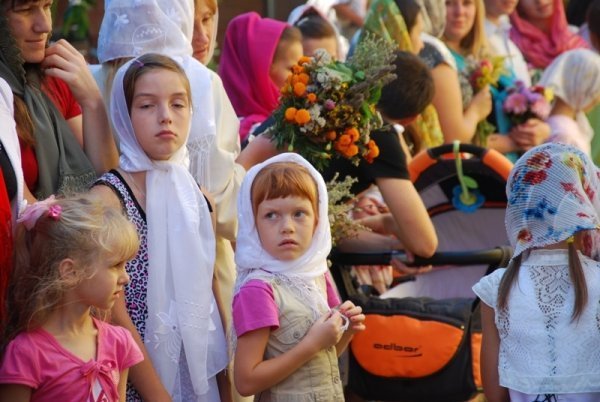 Як святили яблука та мед у луцькому Свято-Покровському храмі. ФОТО