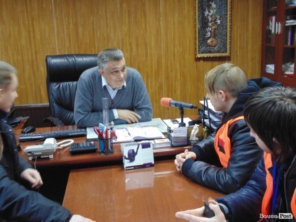 У Луцьку революціонери «блокували» російський «Лукойл». ФОТО. ВІДЕО