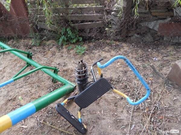 У Луцьку - конфлікт через дитячий майданчик. ФОТО