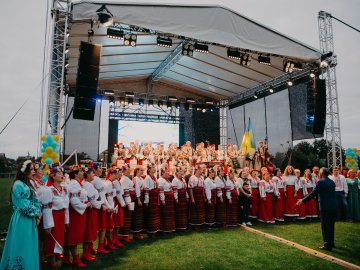 У Підгайцях під час флешмобу заспівали відомий твір Кобзаря. ВІДЕО