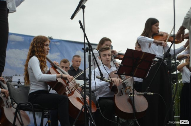 «Симфонія мого міста»: у центрі Луцька грали камерну музику. ФОТО
