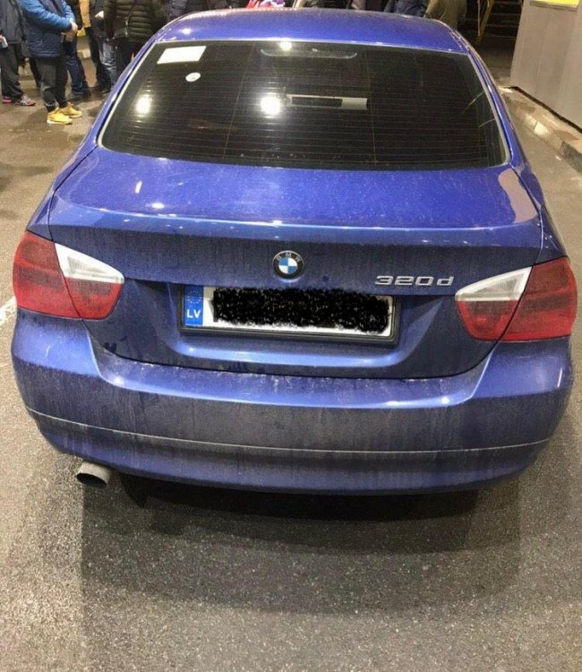 Луцькі прикордонники затримали крадену «беху», яку шукав Інтерпол