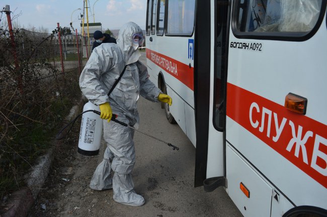 Рятувальники перевезли майже 1300 українців, які застрягли на польському кордоні. ФОТО