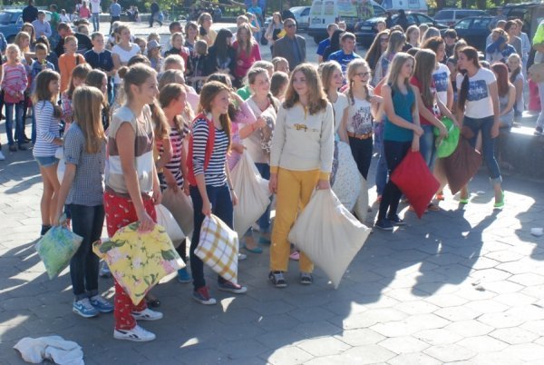 Як билися подушками в Луцьку. ФОТО