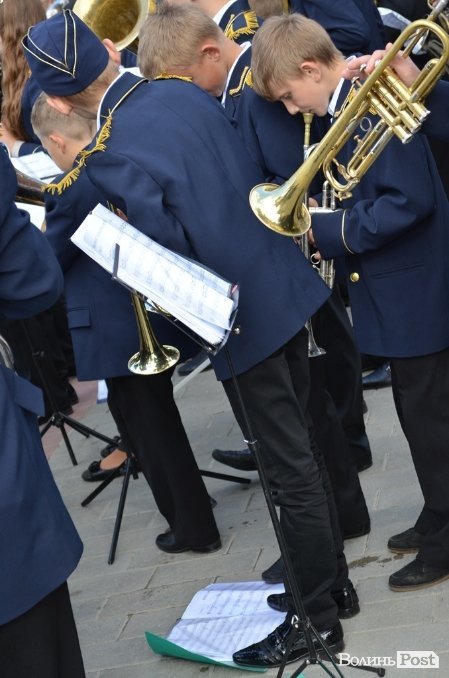 У центрі Луцька – виставка талантів зі всієї області. ФОТО 