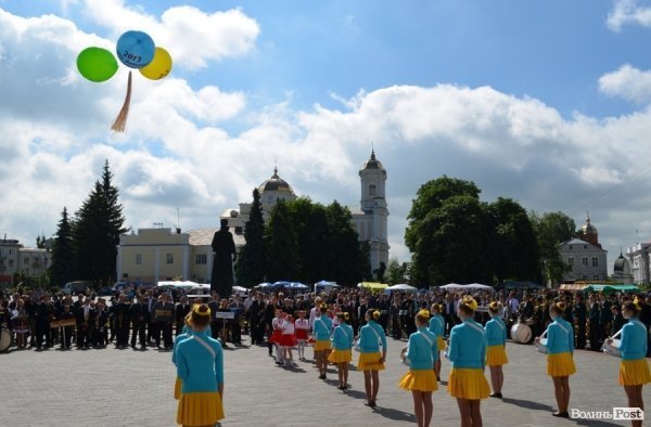 У центрі Луцька – виставка талантів зі всієї області. ФОТО 