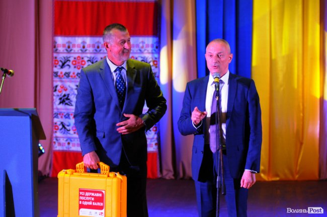 Волинська громада отримала «супер-валізу» для  ЦНАПу