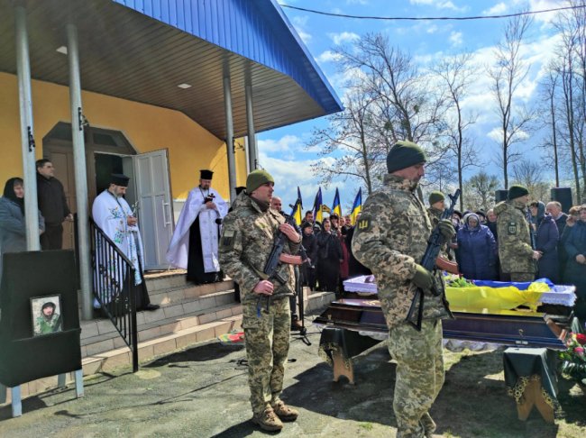 Знали та поважали усі: на Ковельщині попрощалися із загиблим на війні Героєм Сергієм Бордеану. ФОТО