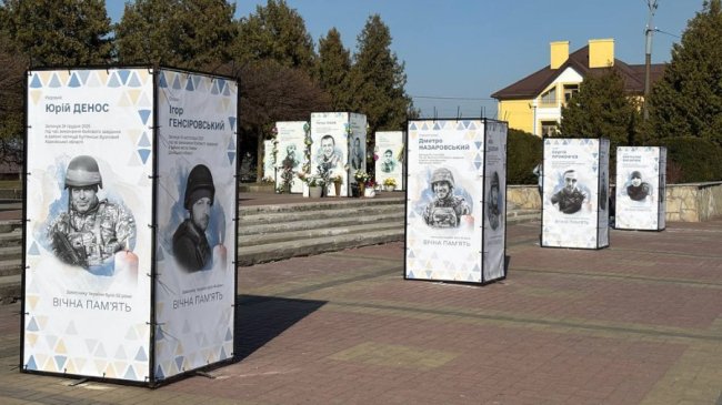 У місті на Волині розширили Алею Героїв: встановили ще 26 портретів полеглих воїнів