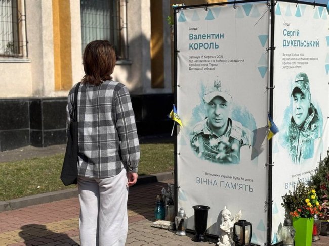 У місті на Волині розширили Алею Героїв: встановили ще 26 портретів полеглих воїнів