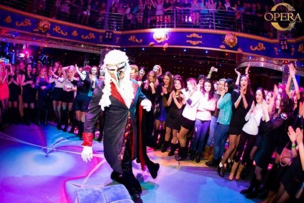 Чоловічий стриптиз у луцькому клубі. ФОТО