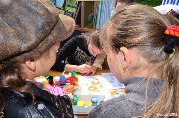 У центрі Луцька – виставка талантів зі всієї області. ФОТО 