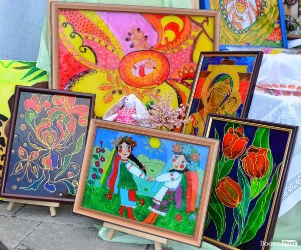 У центрі Луцька – виставка талантів зі всієї області. ФОТО 