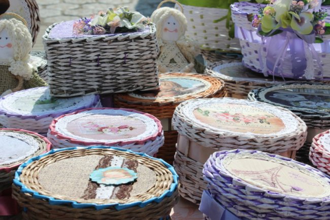 Ляльки, глечики, намиста: у центрі Луцька – колоритний ярмарок. ФОТО